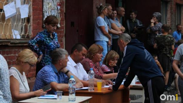 «Негде жить»: омичи не бросают в беде жильцов развалившейся пятиэтажки