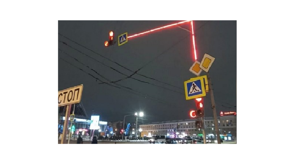 В Омске на Театральной площади заработал необычный светящийся светофор