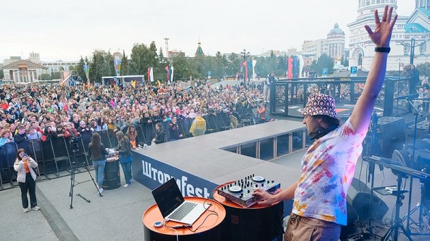 Сноуборд, Дед Мороз и пляжная вечеринка: как прошел «ШтормFest»
