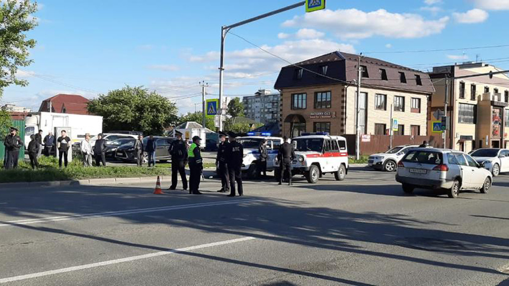 Рыдал над трупом сына: очевидец рассказал шокирующие подробности смертельной аварии в Новосибирске