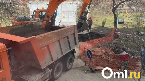 Раскопки во дворе: СГК диагностирует теплотрассу на Нарымской в Новосибирске
