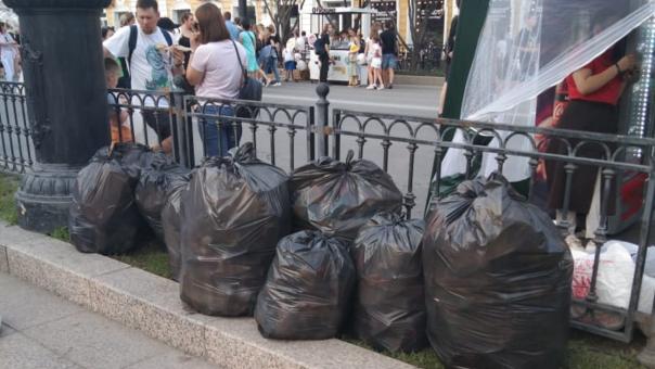 В Омске после праздничных выходных вывезли 65 тонн мусора
