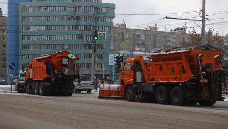 Более 11 тысяч кубов снега вывезли с улиц Новосибирска за сутки