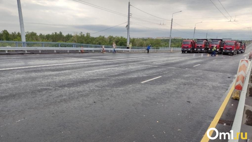 Движение по Ленинградскому мосту в Омске открыли после испытаний