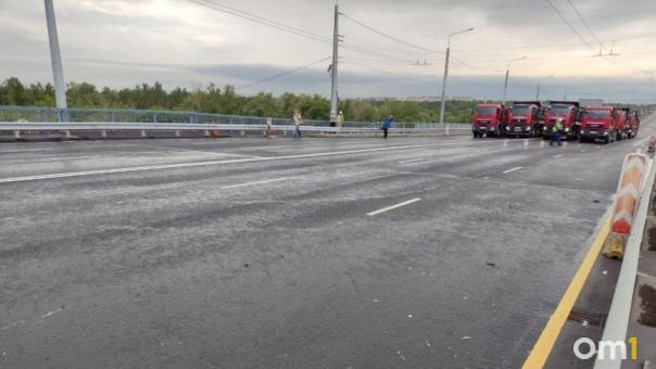 Движение по Ленинградскому мосту в Омске открыли после испытаний