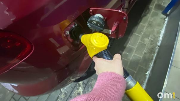 С омских заправок «Газпром нефти» пропадают бензин и солярка