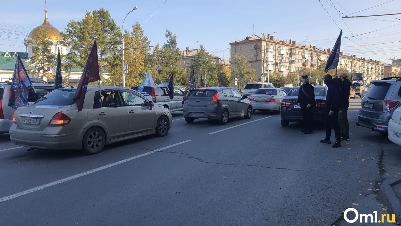 ЧВК «Вагнер» провели автопробег в память о Пригожине в Новосибирске |  01.10.2023 | Омск - БезФормата