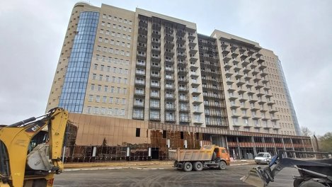 В Омске сдали апарт-отель «Маршал», со стройплощадки которого на проезжую часть рухнул башенный кран