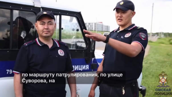 Протяжный сигнал: полицейские помогли омичке, которой стало плохо за рулём