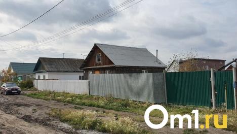 В омском доме обнаружили тело мужчины с колото-резаными ранениями