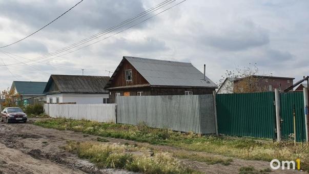В омском доме обнаружили тело мужчины с колото-резаными ранениями