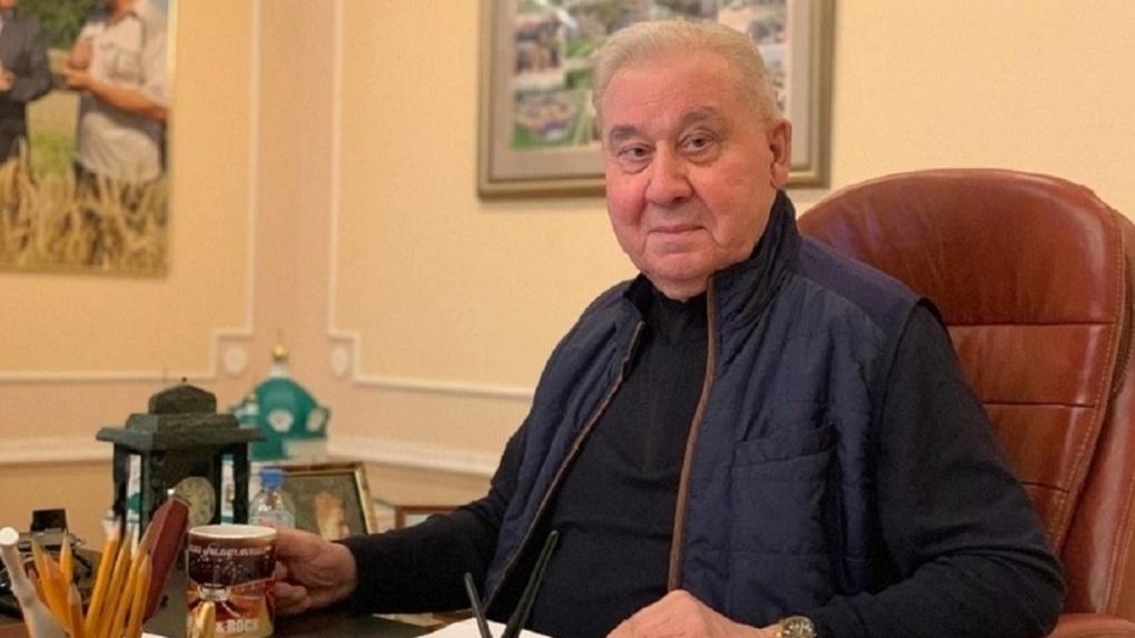 Экс-губернатор Полежаев признался, что не назначил бы свидание в Омске, поскольку здесь нет любимых мест