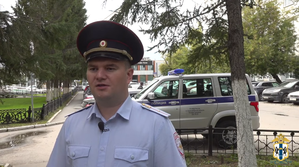 Полицейский на ходу остановил автомобиль с пьяным угонщиком в Новосибирске