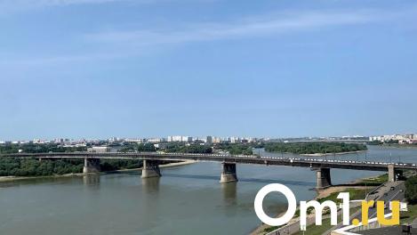Омич недоволен тем, что по Ленинградскому мосту нельзя возить лодки