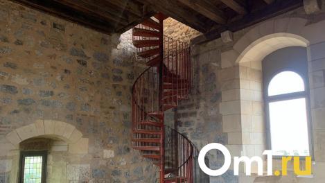 Омичи незаконно пристроили к своей квартире второй этаж