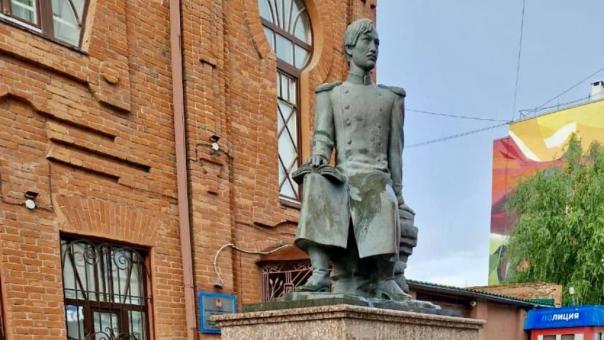 Памятник в центре Омска отремонтировали раньше срока