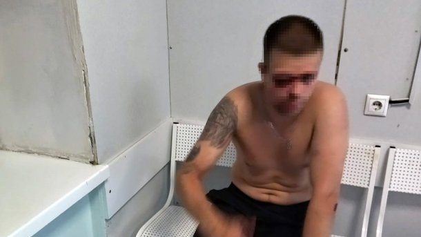 «Да вы с ними заодно!»: пьяный новосибирец напал на бойцов ГБР, спутав их с врачами
