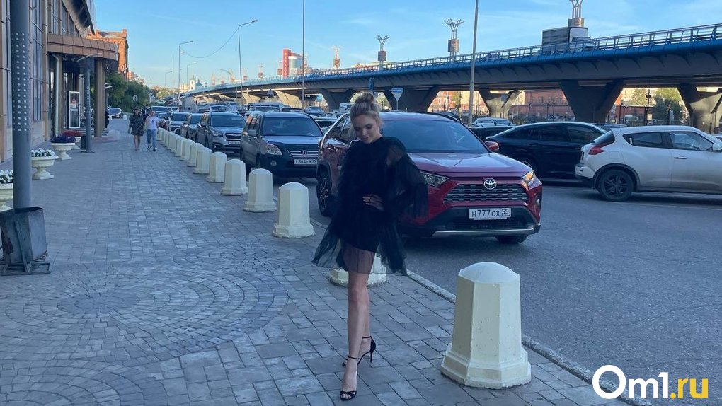 Актрису Наталью Земцову не пустили в омский караоке-бар из-за кедов