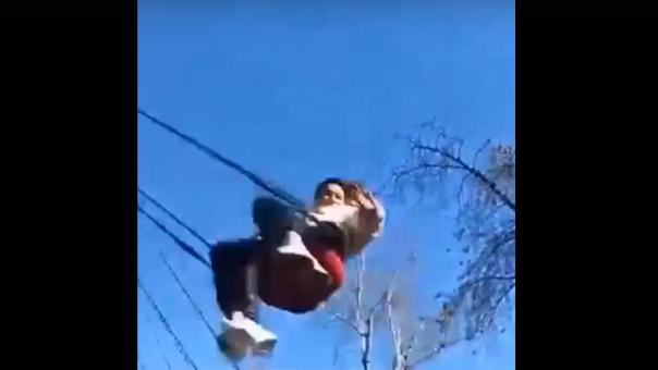 Появилось видео падения омички с аттракциона «Вихрь»