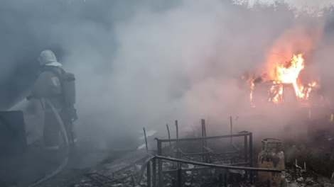 Тело нашли под завалами: в Омской области на даче в пожаре погиб мужчина