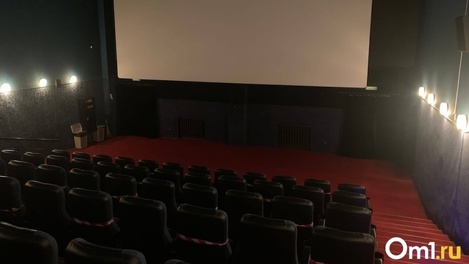 Стало известно, под какие фильмы омичи любили скоротать время в 2022 году