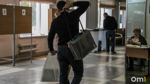 Омичам рассказали, как отличить сотрудника избиркома от мошенника