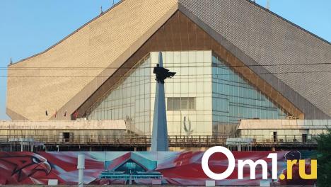 На заборе у СКК Блинова появились граффити, посвящённые «Авангарду»