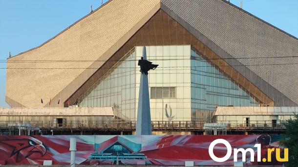 На заборе у СКК Блинова появились граффити, посвящённые «Авангарду»