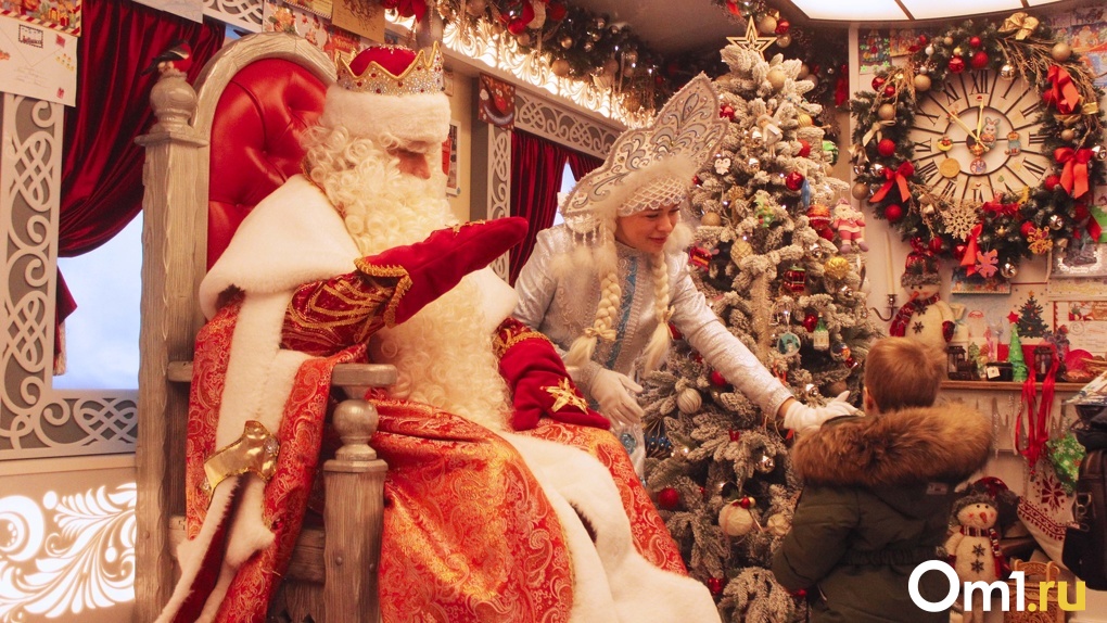 Сказка, письма и замёрзшие ноги: в Омске побывал Дед Мороз из Великого Устюга