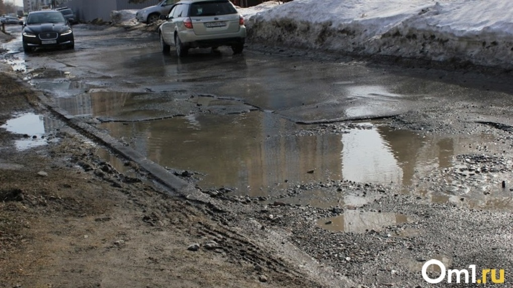 Почему дороги в Новосибирске быстро разрушаются? Мнение эксперта