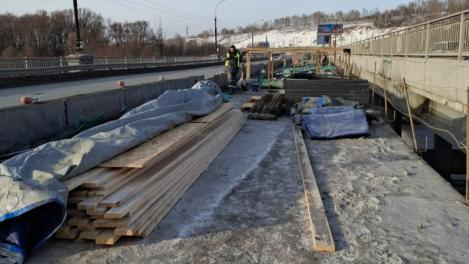Мост через Иню в Новосибирске будут ремонтировать с помощью островков