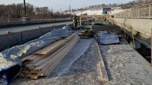 Мост через Иню в Новосибирске будут ремонтировать с помощью островков