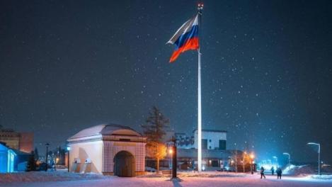Фагшток в Омской крепости подсветили