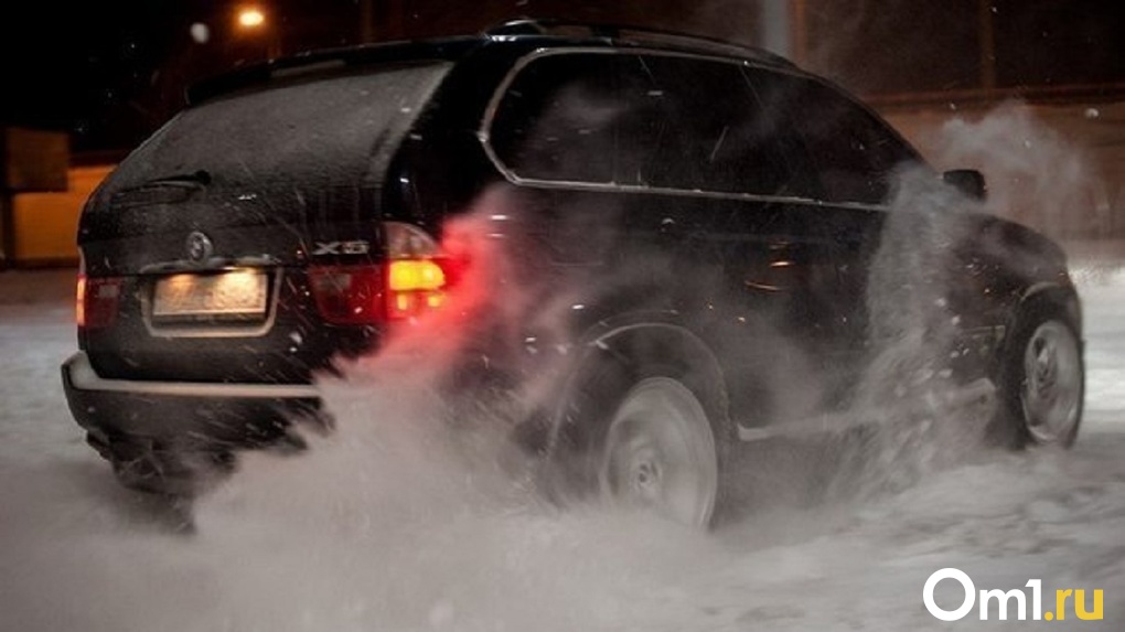 На Омск надвигается сильный снегопад. Водителей предупредили об опасности