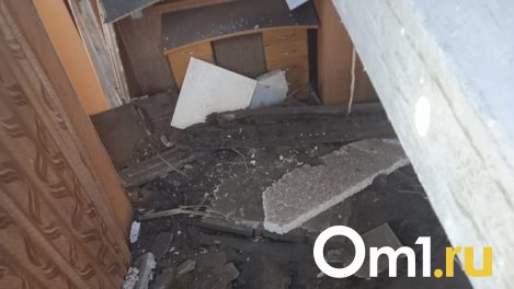 «У меня двое детей, я боюсь»: в доме, где живёт омичка, обвалился потолок