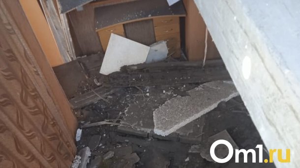 «У меня двое детей, я боюсь»: в доме, где живёт омичка, обвалился потолок