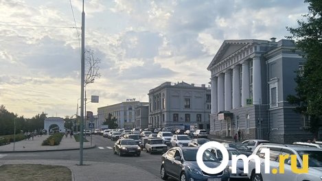 В Омске из-за перекрытий дорог ко Дню города центр встал в пробках
