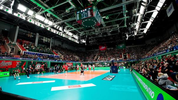 Новосибирский волейбольный клуб «Локомотив» проиграл в 1/4 финала чемпионата России