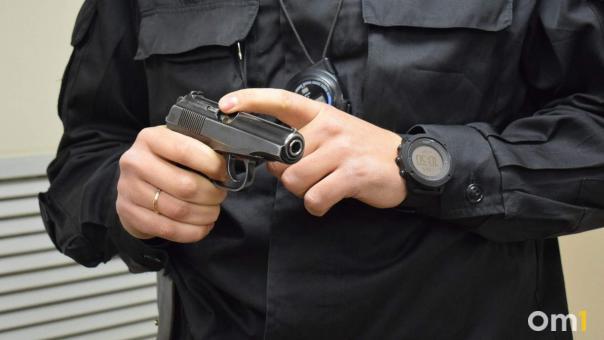 Мужчина открыл стрельбу в Октябрьском районе Новосибирска
