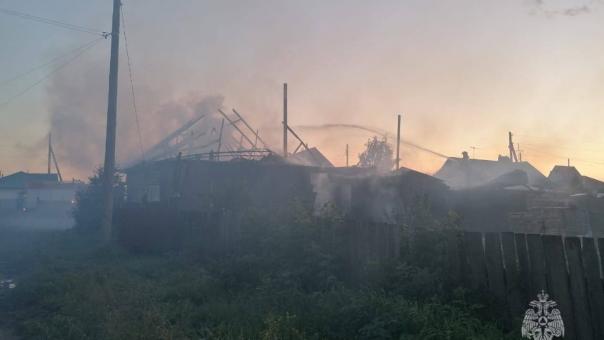 Под Новосибирском в Куйбышеве сгорел дом многодетной семьи