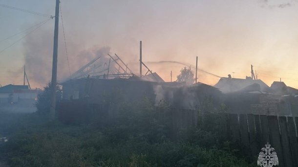 Под Новосибирском в Куйбышеве сгорел дом многодетной семьи