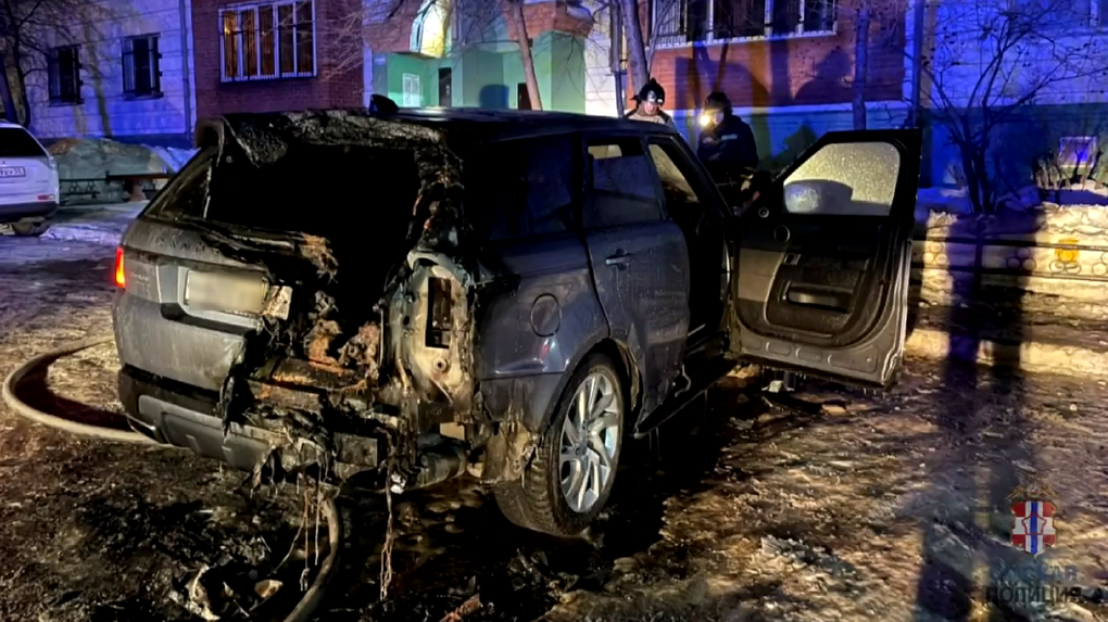В Омске школьники сожгли машину бывшего депутата