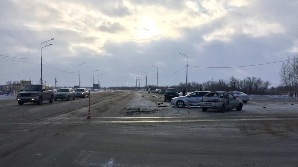 Ребёнок и женщина пострадали в тройном ДТП под Омском