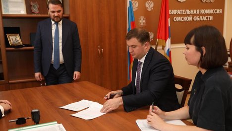 Виталий Хоценко подал документы на участие в выборах губернатора Омской области