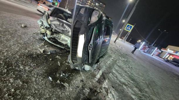 Авария из-за разворота: пострадали два человека в Новосибирске