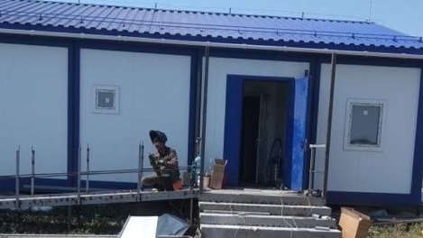 Подрядчик получил предупреждение за отставание от графика при строительстве ФАПа в Омской области
