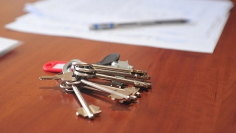 На покупку квартир детям-сиротам Омской области выделено дополнительно 148 млн рублей