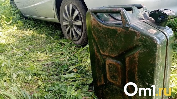 Омич пытался поджечь магазин из-за мусора, который он производит