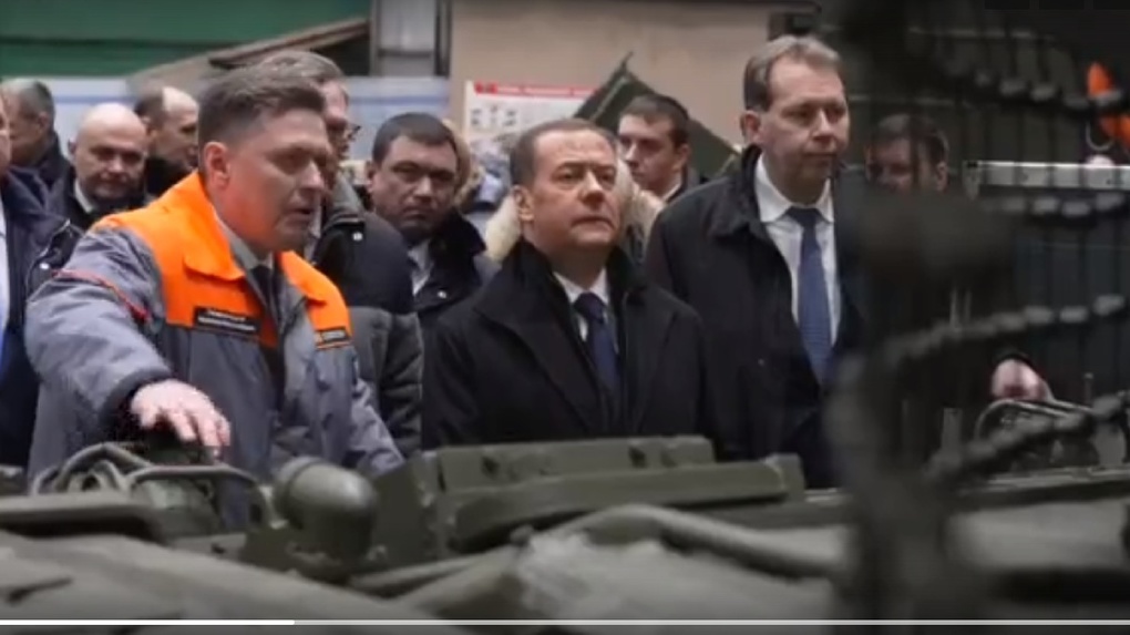 Дмитрий Медведев опубликовал видео с посещения завода «Омсктрансмаш»