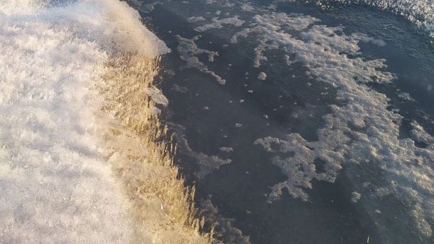 В Новосибирской области жители жалуются на запах из-за прорыва канализации